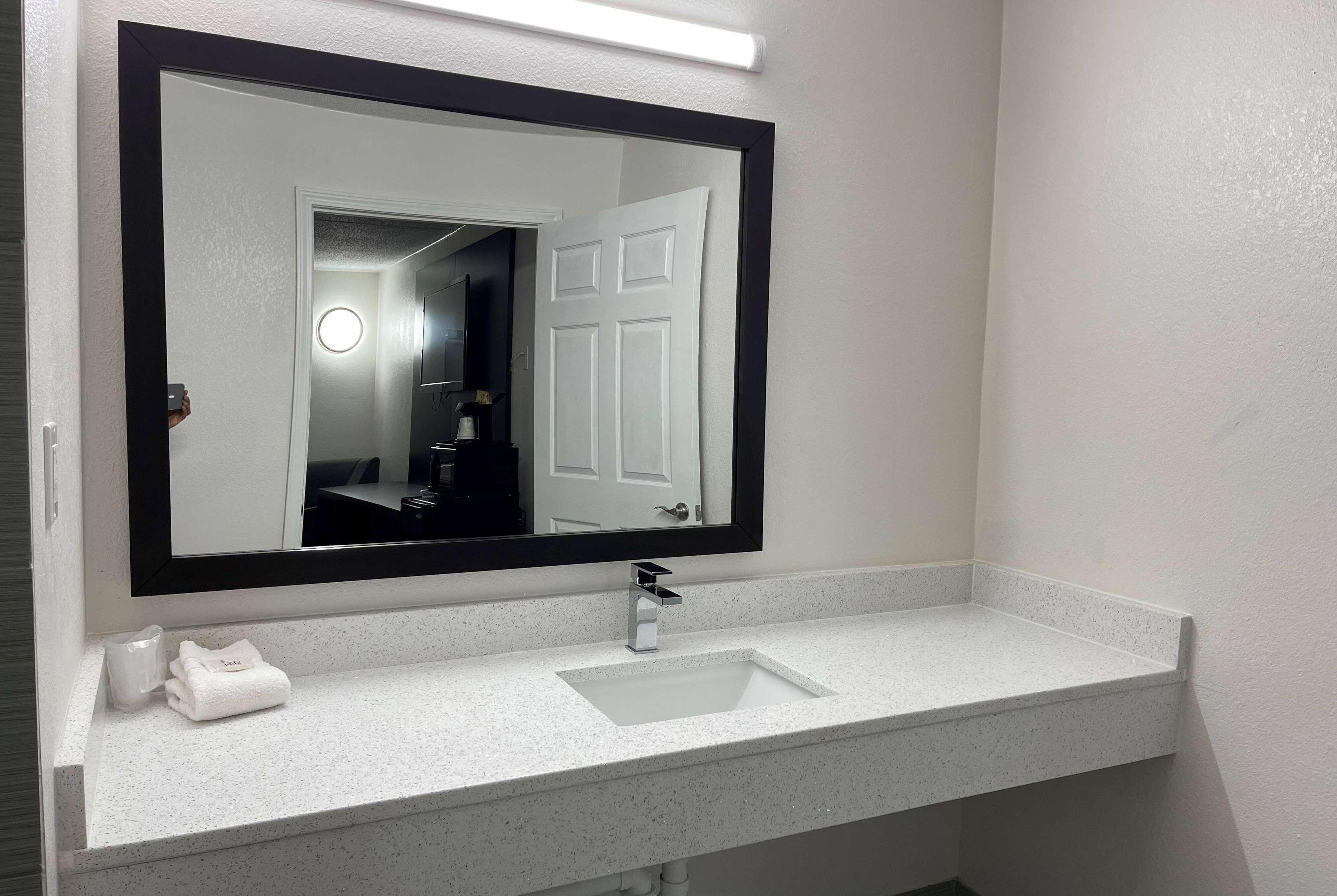 Days Inn By Wyndham Calhoun Ga I-75 And Us-41 Eksteriør bilde
