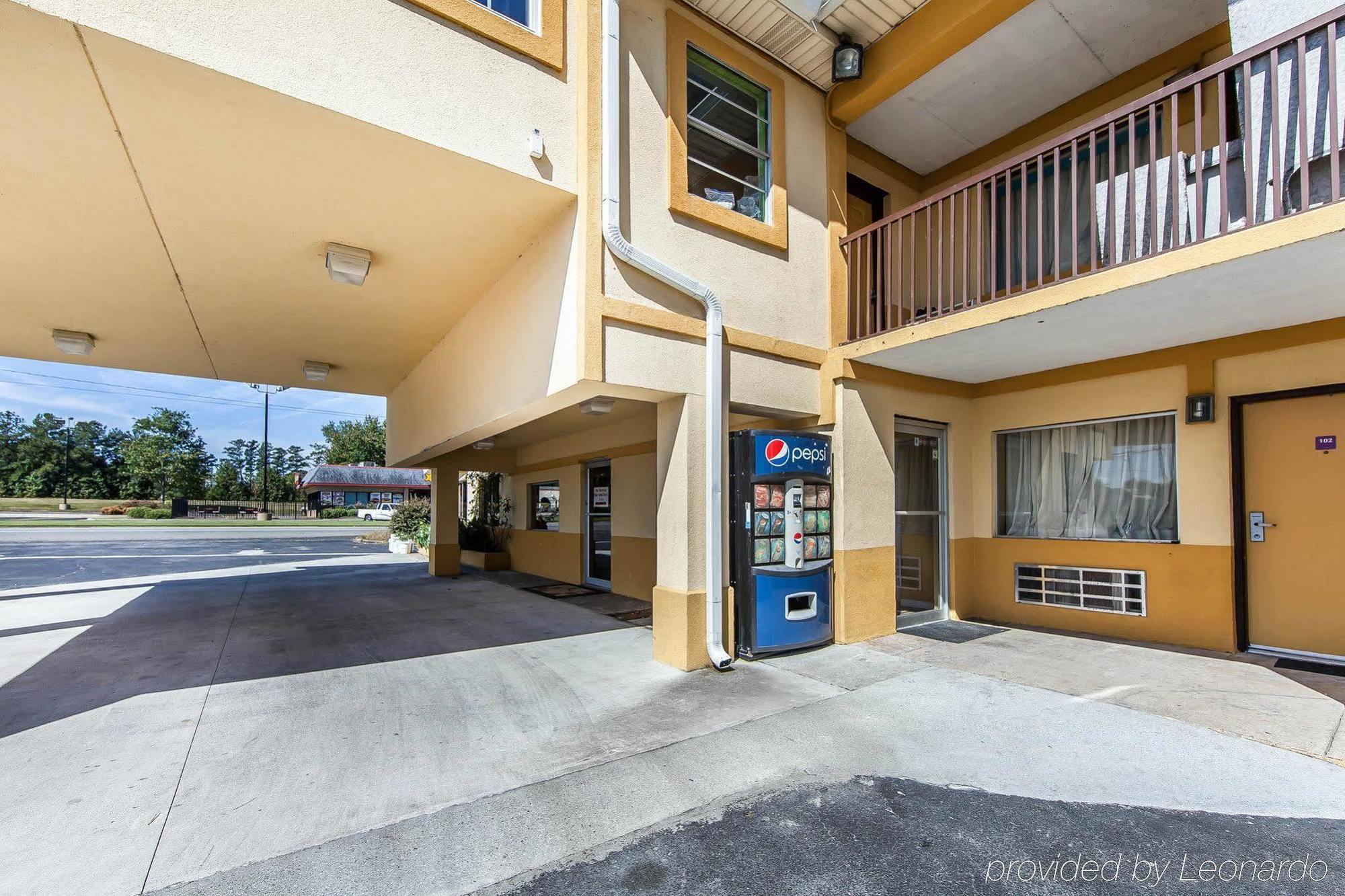 Days Inn By Wyndham Calhoun Ga I-75 And Us-41 Eksteriør bilde