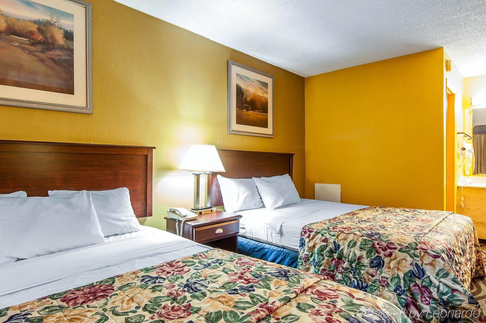 Days Inn By Wyndham Calhoun Ga I-75 And Us-41 Eksteriør bilde