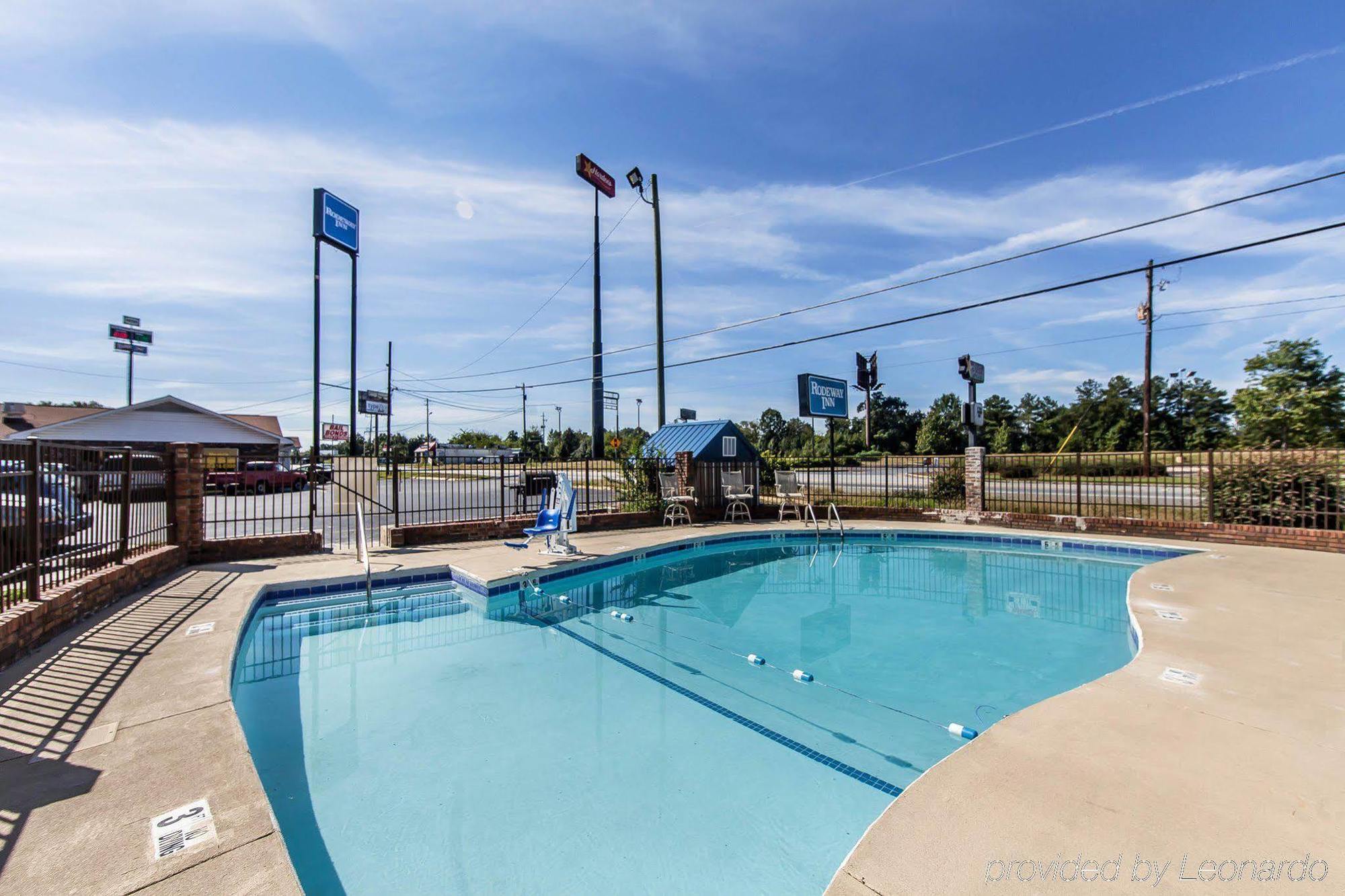 Days Inn By Wyndham Calhoun Ga I-75 And Us-41 Eksteriør bilde
