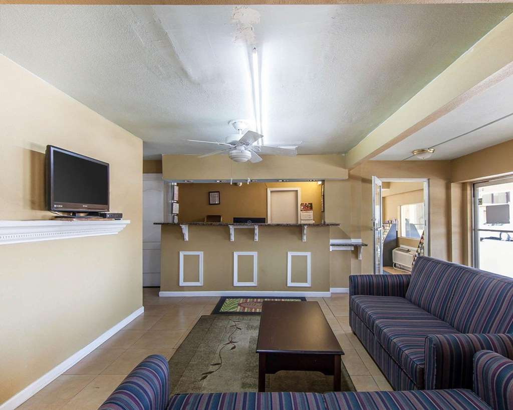 Days Inn By Wyndham Calhoun Ga I-75 And Us-41 Interiør bilde