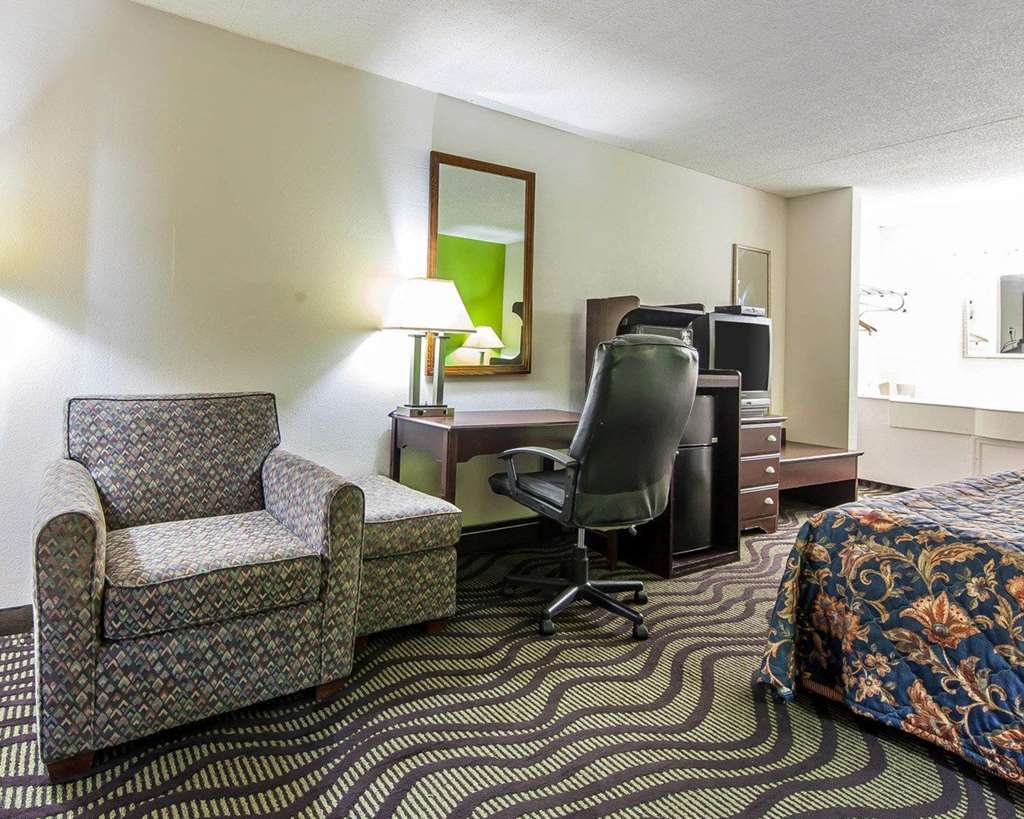 Days Inn By Wyndham Calhoun Ga I-75 And Us-41 Rom bilde
