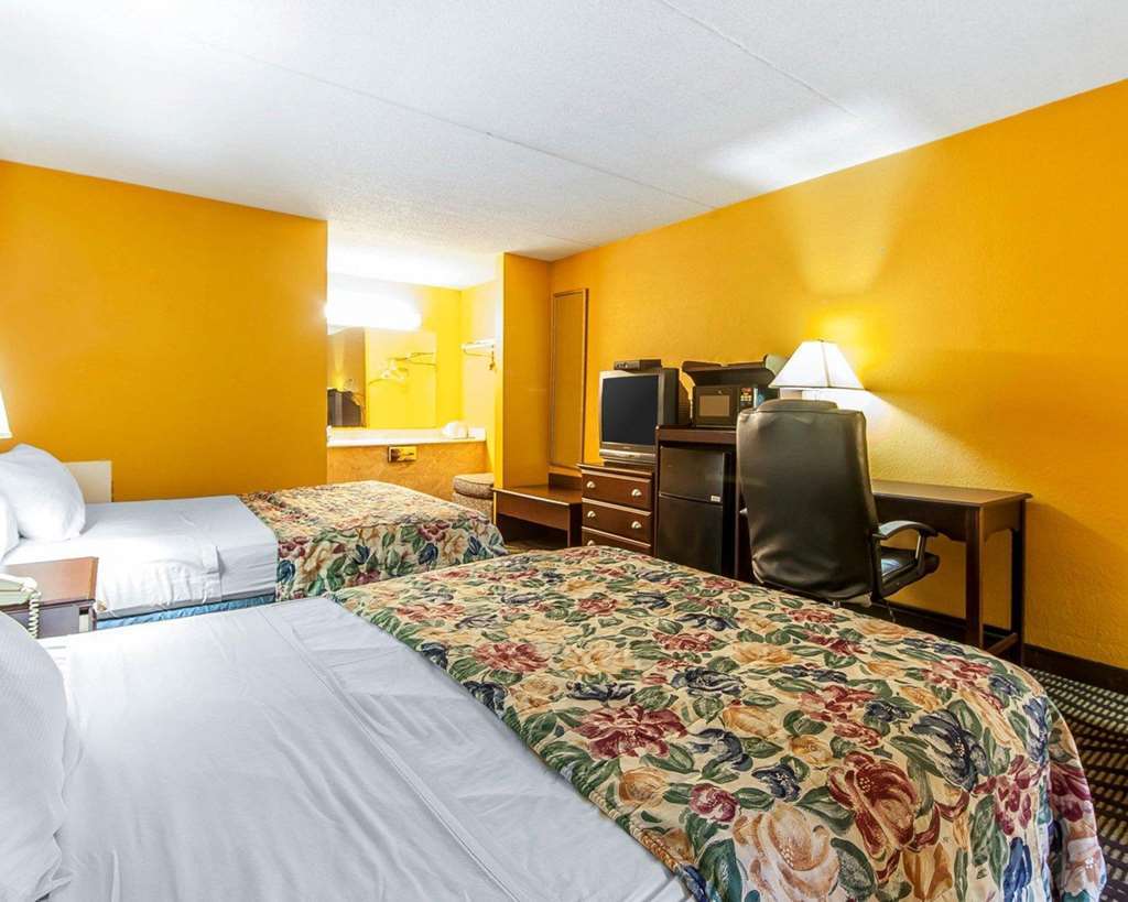 Days Inn By Wyndham Calhoun Ga I-75 And Us-41 Rom bilde